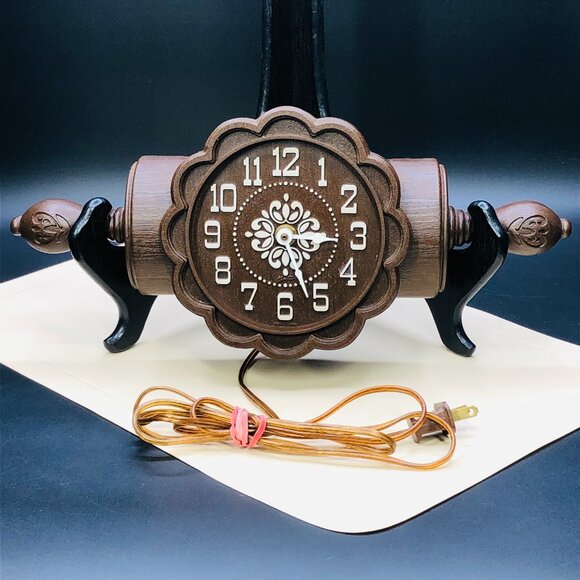 Vintage 70s SPARTUS USA Plastic Faux Wood Rolling Pin Plug In Wall Clock Rustic - Picture 1 of 14